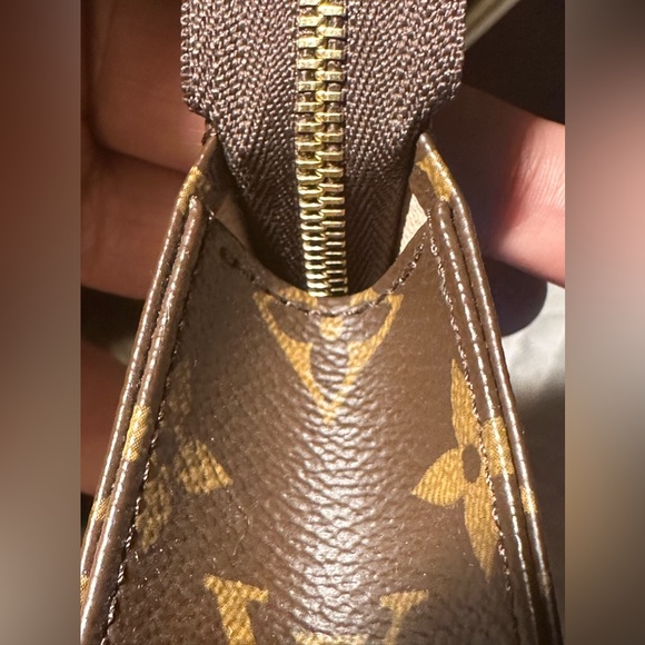 Authentic Louis Vuitton Toiletry 15 (Discontinued). - Picture 5 of 9